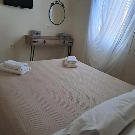 Apleton House At Zacharias Apartment *
